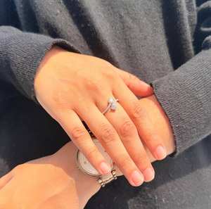 Anillo de Fiesta Toi Et Moi con Diamante de Laboratorio de 1.50 Ct, Oro Blanco de 14K, VVS2, Color M, Chapado en Rodio de Lujo, Certificado, Diseño Moderno para Mujer - Product Image 2