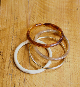 Bracelets en résine traditionnels écologiques de qualité supérieure pour femmes, finition brillante, bracelets faits à la main, vente en gros de bijoux - Product Image 6