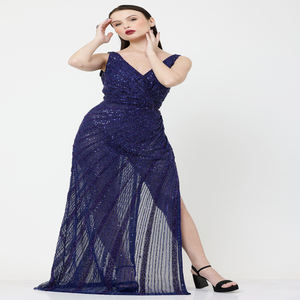 Vestido de Noche Largo de Diseño de Lujo para Mujer con Detalles Hechos a Mano con Cuentas y Escote Corazón para Eventos Formales y Galas - Product Image 1