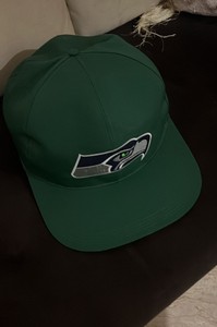 Gorro de Gran Tamaño Unisex Noggin Boss, Gorra Ajustada con Logotipo de Equipo Personalizado Bordado, Gorro Gigante Rojo Extra Grande con Espuma de Alta Calidad - Product Image 4