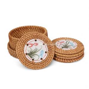 Juego de Posavasos de Ratán Natural Estilo Bohemio Hechos a Mano con Bandeja de Almacenamiento a Juego para Tazas de Café/Té, Decorativos para Mesa, Hechos en Vietnam - Product Image 2
