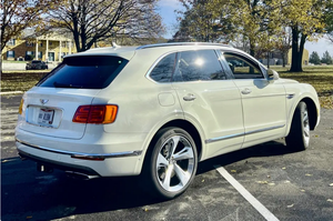 OFERTA DE DESCUENTO, USADO, VOLANTE A LA IZQUIERDA |   CONDUCCIÓN DERECHA |   BENTLEYYSS BENTAYGAASS W12 2017 - Product Image 3