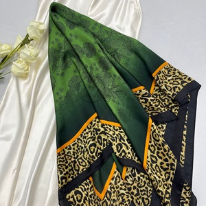 Foulards en soie à texture brillante raffinée Look personnalisé appel foulards en soie garde-robe essentielle pour les femmes foulards en soie prix bon marché - Product Image 3