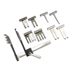 Juego de Retractores Espinales de Titanio, 10 Cuchillas, Instrumentos de Cirugía Ortopédica Reutilizables con Recubrimiento Negro, Modelo EE-PK-116 de Enved Enterprises - Product Image 1