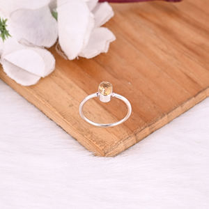 แหวนพลอยซิทรินธรรมชาติทรงรีเจียระไนเงินแท้ 925 งานแฮนด์เมด ของขวัญสำหรับเธอ ขายดี - Product Image 4