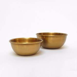 Cuenco Decorativo de Metal con Acabado Dorado Hecho a Mano con Diseño Curvo Suave, Calidad Premium, Centro de Mesa Perfecto para Decoración del Hogar - Product Image 4