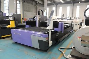 Machine de découpe laser hybride industrielle à double portique (fibre et CO2) 1530 CNC pour métaux, acier au carbone et tôles d'aluminium - Product Image 2
