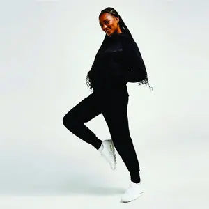 เสื้อวอร์มผู้หญิงผ้า40% โพลีเอสเตอร์สีดำมีซิปมีฮู้ดสีดำสินค้าตรา60% - Product Image 1