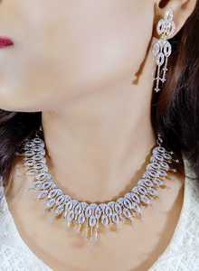 Ensemble de boucles d'oreilles collier ras du cou en laiton unique fait à la main avec des pierres AD pour les mariages fiançailles anniversaires fêtes grande idée cadeau - Product Image 2