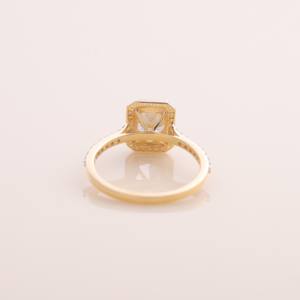 Anillo de oro amarillo, blanco y rosa de 9 quilates con halo de diamantes amarillos de corte esmeralda de 1.5 quilates y tallo dividido - Product Image 3
