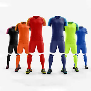 Tenue de football unisexe personnalisée élégante avec logo, nouveau design, maillots de football par sublimation, uniformes à manches courtes respirants - Product Image 3