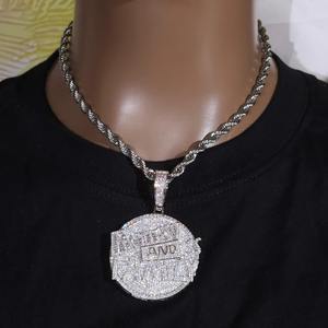 Collar con Colgante de Placa Familiar con Letras y Diamantes de Imitación, Estilo Hip Hop, Unisex, Acero Inoxidable, Bañado en Rodio, Engaste de Bisel, Moissanita - Product Image 2