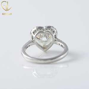 Diseño de moda 2.5CT en forma de corazón Lab Grown Diamond Halo Anillo de compromiso con certificado IGI Solitario con acento Anillo de bodas - Product Image 4