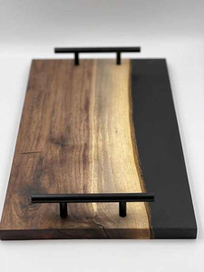 Plateau en bois polyvalent avec élégante poignée en métal pour la décoration de table de cuisine, les occasions de cadeaux et les présentations rustiques - Product Image 2