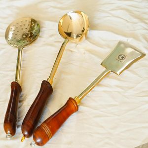 Spatule à fente dorée résistante à la chaleur et anti-rayures manche en bois en métal antirouille sans plomb pour la cuisson de la friture retournement - Product Image 4