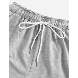 Ensemble de vêtements de sport pour femmes personnalisé en 2 pièces, nouveau design, sweat-shirt à capuche, haut court, shorts, vêtements de sport réguliers, streetwear, polaire uni, automne - Product Image 3