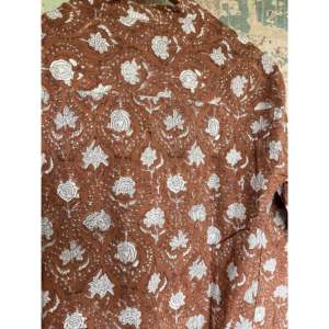 Chemisier pour femme en popeline à motifs floraux du désert brodés, imprimé au tampon, asymétrique à volants, long, tailles XXL XL, idéal pour les tenues de soirée - Product Image 3