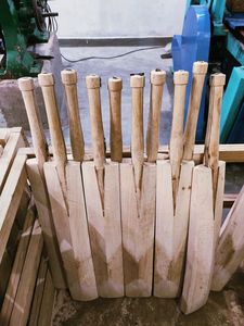 Stardy Shot Professional Cricket Hardball Bat Kashmiri Willow Los mejores materiales Equipo deportivo de sauce inglés de alta calidad - Product Image 4