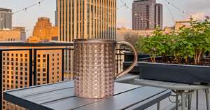 Cobre Moscú Mule Jarra de cerveza Taza Diseño de metal martillado para cócteles y regalos en forma de alfombra - Product Image 5