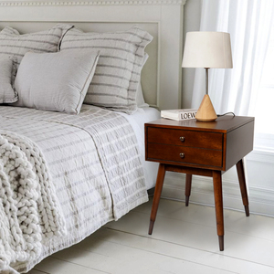 Mesita de noche de madera maciza de lujo Michel, puerto de carga USB, muebles de dormitorio duraderos ecológicos para uso en apartamentos, hospitales y hoteles - Product Image 2