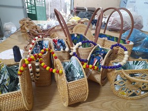 Bolsos de Ratán al por Mayor, Bolsos de Hombro de Paja Tejidos a Mano de Bali, Diseño de Concha, Dos Bolsos Abiertos Hechos en Vietnam - Product Image 5
