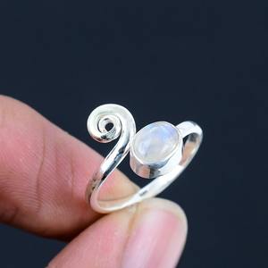 แหวนพลอยมูนสโตนสำหรับผู้หญิงเครื่องประดับสไตล์โบโฮสีเงิน925ของขวัญแหวนแฮนด์เมดที่กำลังมาแรงสำหรับเธอ - Product Image 4