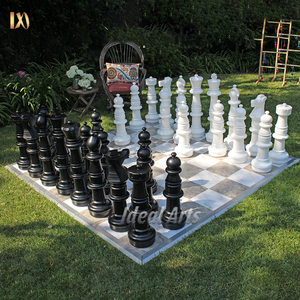 Grand plateau d'échecs extérieur <span class=keywords><strong>en</strong></span> marbre sculpté à la main avec des pièces de jeu surdimensionnées - Product Image 2