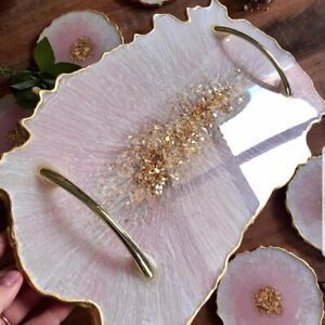 Plateau de service rond en résine élégant pour la décoration intérieure moderne avec poignée en métal artisanal et design élégant pour l'hébergement quotidien - Product Image 2