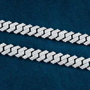 Chaîne cubaine en moissanite ronde de 10 mm en or 14 carats pour les occasions de cadeaux - Product Image 2