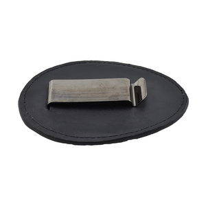 Badge de sécurité en cuir véritable classique gravé sur mesure en usine, artisanat durable, clip de ceinture - Product Image 1