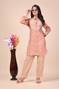 ชุดเสื้อผ้าอินเดียและปากีสถานแบบลำลองพิมพ์ลายเรยอนสำหรับงานเทศกาลและปาร์ตี้ - Product Image 3