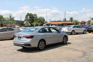 VOLKSWAGEN JETTA S FWD 2024 USADO, Volante a la Izquierda/Derecha - Product Image 2
