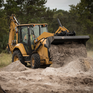 รถตักดิน420แมวพร้อมเกียร์4WD และความคล่องแคล่วดีเยี่ยมสร้างขึ้นสำหรับสภาพพื้นดินที่ยากลำบาก - Product Image 1