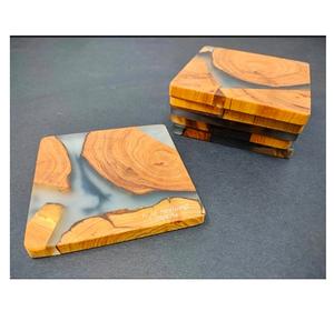 Dessous de verre en bois et résine d'aspect luxe pour bureau et dessus de table Dessous de verre faits à la main en forme de couleur et de score personnalisés - Product Image 1