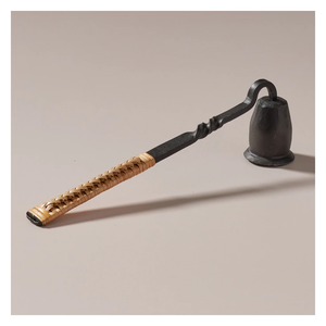 Éteignoir de bougie au design haut de gamme pour accessoires de bougie Poignée décorative Ciseaux de bougie en laiton en métal au design moderne - Product Image 1