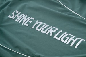 Chaqueta Cortavientos con Capucha Unisex Personalizada, Ligera, Impermeable, Transpirable, con Exterior de Poliéster, Ropa de Entrenamiento OEM - Product Image 3