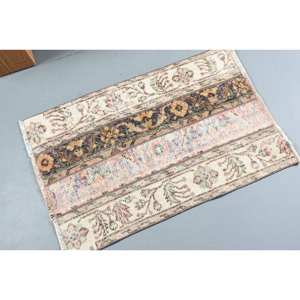 พรมขนสัตว์ตุรกีสีเบจคลาสสิก ขนาด 2.1 x 3.2 ฟุต ลายปะติดปะต่อ เป็นมิตรกับสิ่งแวดล้อม ขนปานกลาง เหมาะสำหรับทางเข้าบ้าน ห้องนั่งเล่น ห้องนอน รูปทรงสี่เหลี่ยมผืนผ้า - Product Image 2