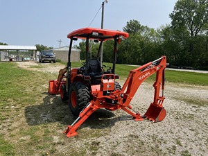 Tractor Kubota B26 con Tracción en las 4 Ruedas, Potencia Nominal de 20-140 HP, Pulgar Hidráulico - Product Image 5