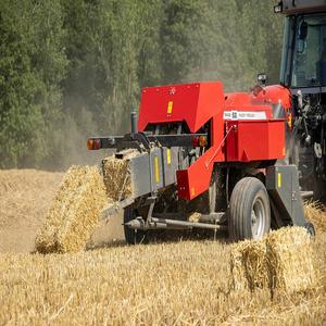 Achetez le tracteur Massey Ferguson 1842E maintenant, qualité supérieure, livraison rapide, puissance et efficacité exceptionnelles pour votre travail agricole - Product Image 1