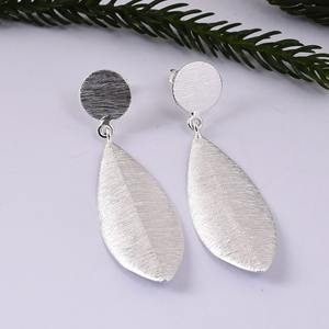 Boucles d'oreilles en argent sterling 925 style feuille plaqué or et argent style ethnique unisexe pour cadeaux et fêtes - Product Image 2