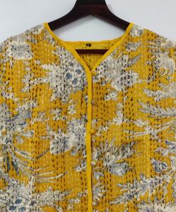 Chaqueta corta de invierno reversible Kantha de algodón hecha a mano para mujer con estampado floral bordado acolchado y transpirable - Product Image 4