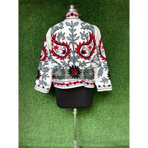 Veste unisexe d'hiver en coton indien Veste à broderie florale à la main Veste Suzani à la main Pardessus de style bohème hippie - Product Image 6