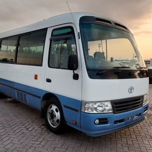SUV Híbrido 2020 con Volante a la Izquierda, Interior de Cuero Oscuro, Tracción en las Cuatro Ruedas, Techo Panorámico y Transmisión Automática - Product Image 1