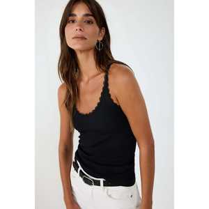 Blusa de encaje con tirantes finos - Product Image 3