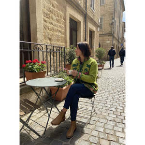 Veste en coton brodée à la main de style Suzani, motif floral vert citron et vert mousse avec touches rose, idéale pour le printemps - Product Image 5
