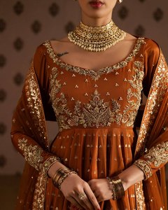 Robe de soirée exclusive de créateur en soie Rangoli avec broderie Zari et sequins, pantalon en crêpe et dupatta assorti - Product Image 2