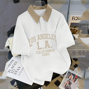 Polo athlétique à manches courtes, ample et confortable, imprimé Angeles, avec lettres boutonnées de grande taille, pour les sorties - Product Image 1