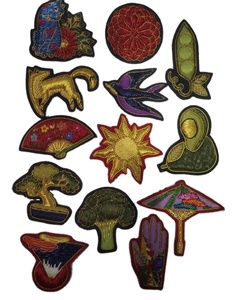 Badges en fil de métal de haute qualité à coudre, couleur et taille personnalisées, en dentelle brodée, en cuir, avec épingle de sûreté - Product Image 1