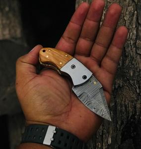 Couteaux pliants portables faits à la main avec manche en bois, vente en gros pour le camping, la survie et le bushcraft, haute qualité, personnalisés avec étuis - Product Image 5