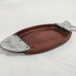 Bandeja redonda de madera de acacia con asas para servir bebidas y comida en la mesa del bar o comedor, con diferentes tamaños. - Product Image 1